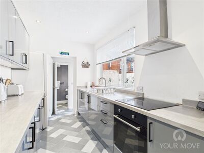 4 bedroom Mid Terrace House for sale