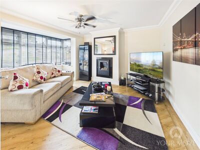 3 bedroom Mid Terrace House for sale