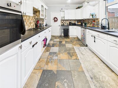 4 bedroom End Terrace House for sale