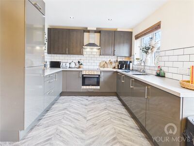 3 bedroom Mid Terrace House for sale