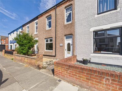 3 bedroom Mid Terrace House to rent