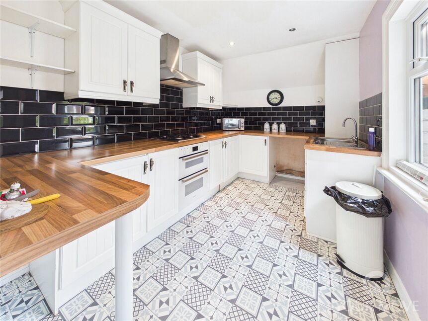 3 bedroom Mid Terrace House for sale