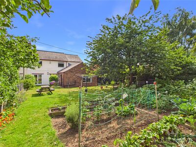 5 bedroom Semi Detached House for sale