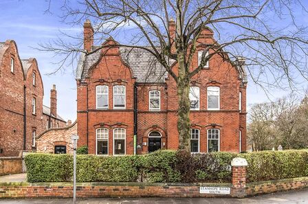 Stanhope Road South, 3 bedroom Flat for sale, &pound;265,000