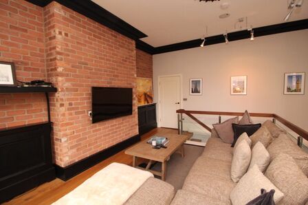 3 bedroom Flat for sale