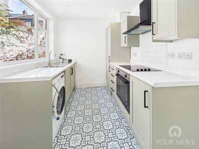 2 bedroom Mid Terrace House for sale