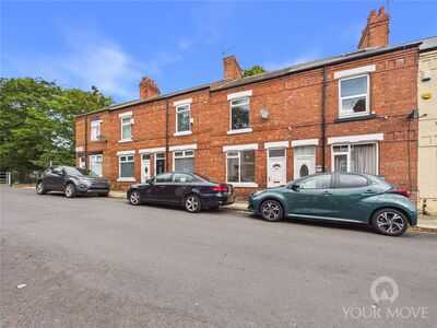 3 bedroom Mid Terrace House to rent