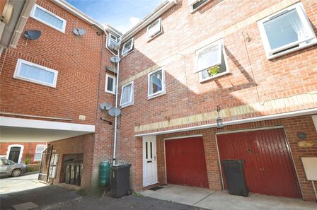 2 bedroom Mid Terrace House to rent