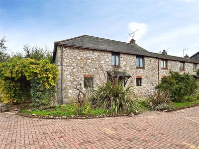 3 bedroom End Terrace Property to rent