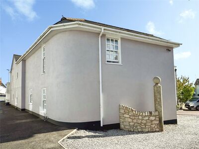Cleveland Place, 3 bedroom End Terrace House to rent, &pound;950 pcm