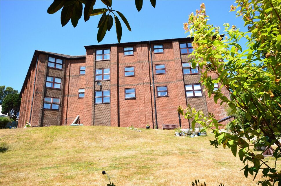 Main image of 2 bedroom Flat to rent, East Cliff Road, Dawlish, Devon, EX7