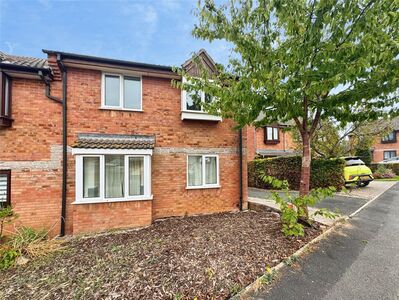 Pidgley Road, 4 bedroom Semi Detached House to rent, &pound;1,300 pcm