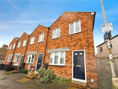 Middle Deal Road, 2 bedroom End Terrace House to rent, &pound;1,250 pcm