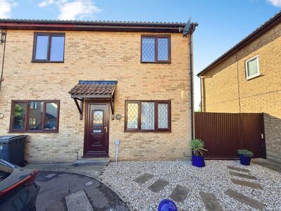 Church Meadow, 2 bedroom End Terrace House to rent, &pound;1,350 pcm