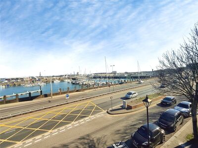 Snargate Street, 1 bedroom Flat to rent, &pound;825 pcm