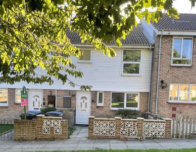 3 bedroom Mid Terrace House to rent