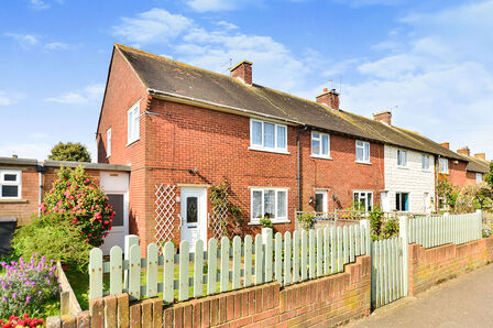 Orchard Avenue, 3 bedroom End Terrace House for sale, £290,000