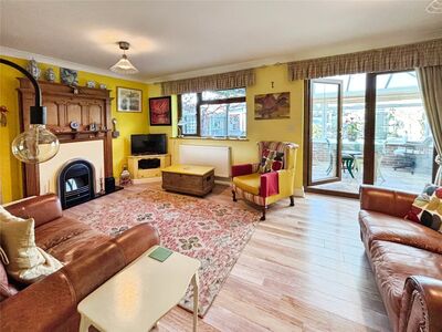 Devon Avenue, 3 bedroom Detached House for sale, &pound;425,000