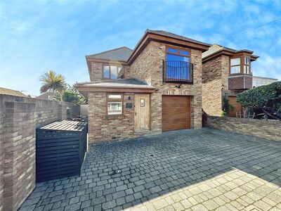 Godwyn Road, 4 bedroom Detached House to rent, £2,500 pcm
