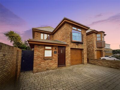 Godwyn Road, 4 bedroom Detached House to rent, &pound;2,500 pcm