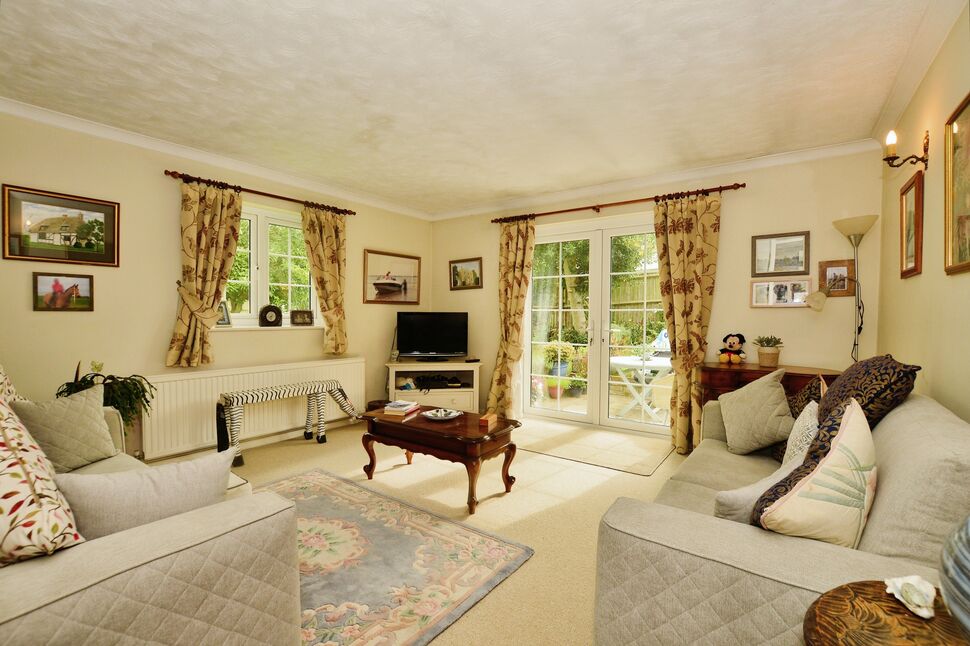 4 bedroom Detached Bungalow for sale, The Street, Finglesham, CT14 £