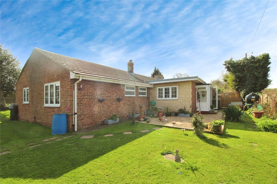 4 bedroom Detached Bungalow for sale, The Street, Finglesham, CT14 £