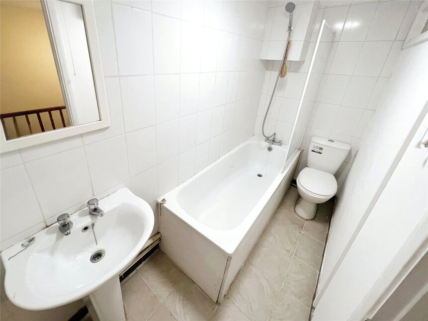 2 bedroom Mid Terrace Property to rent, Back Street, Ringwould, CT14 £895 pcm