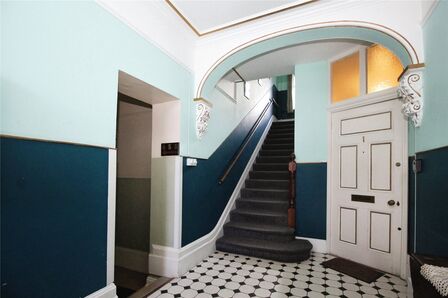 3 bedroom  Flat for sale