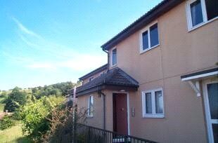 Westbury Road, 2 bedroom  Flat for sale, £100,000