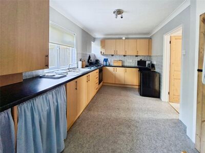 3 bedroom Mid Terrace House for sale