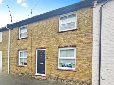 3 bedroom Mid Terrace House for sale