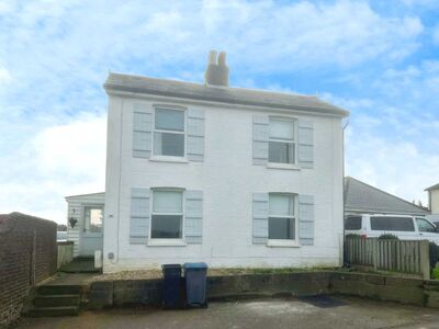 Dover Road, 3 bedroom Detached House to rent, £1,400 pcm