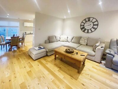 Out Downs, 2 bedroom  Flat for sale, £315,000