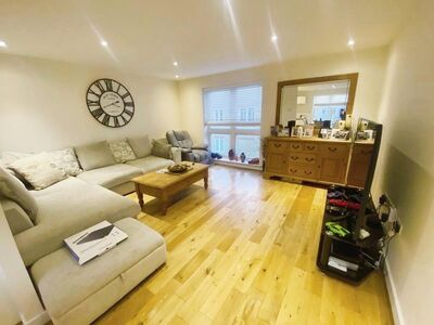 Out Downs, 2 bedroom  Flat for sale, £325,000