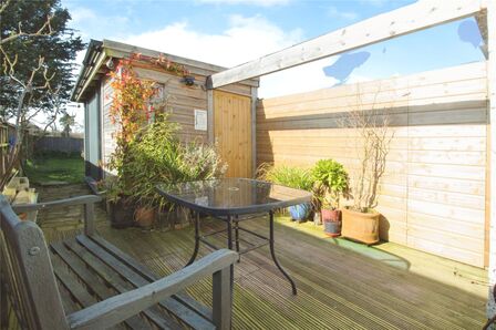 2 bedroom Mid Terrace House for sale