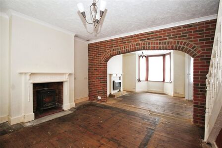 3 bedroom Mid Terrace House for sale