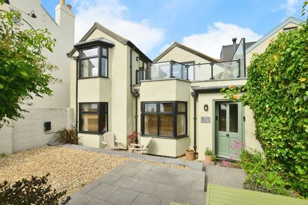 Wellington Parade, 4 bedroom Semi Detached House for sale, £800,000