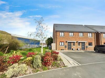 Court Marsh Road, 3 bedroom Semi Detached House to rent, £1,600 pcm