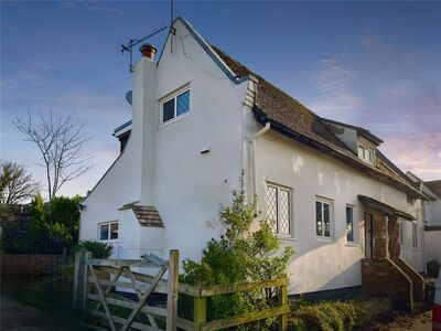 Dover Road, 4 bedroom Detached House for sale, £380,000