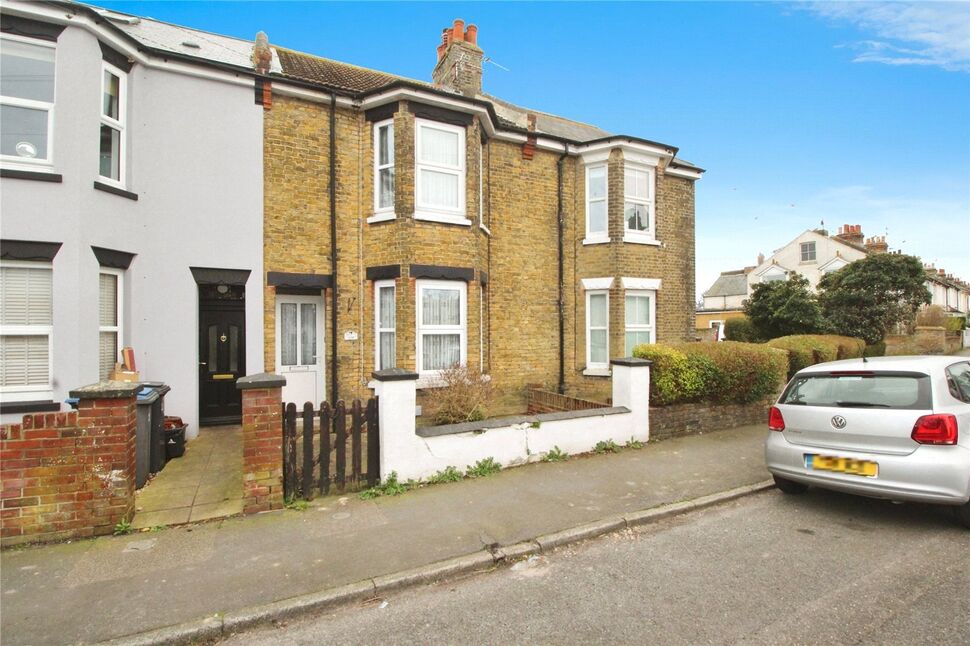 3 bedroom Mid Terrace House for sale