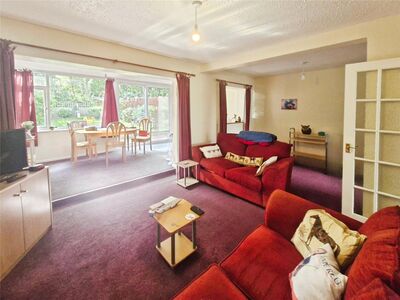 3 bedroom Mid Terrace House for sale