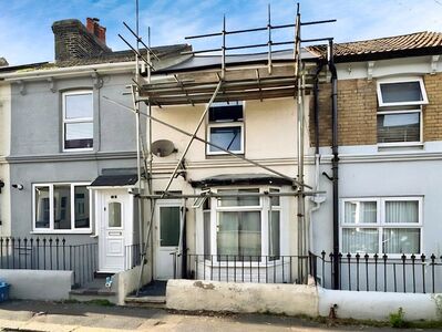 Clarendon Street, 3 bedroom Mid Terrace House for sale, £160,000