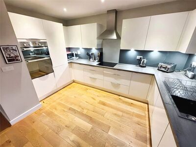 Golf Road, 3 bedroom Mid Terrace House for sale, £390,000