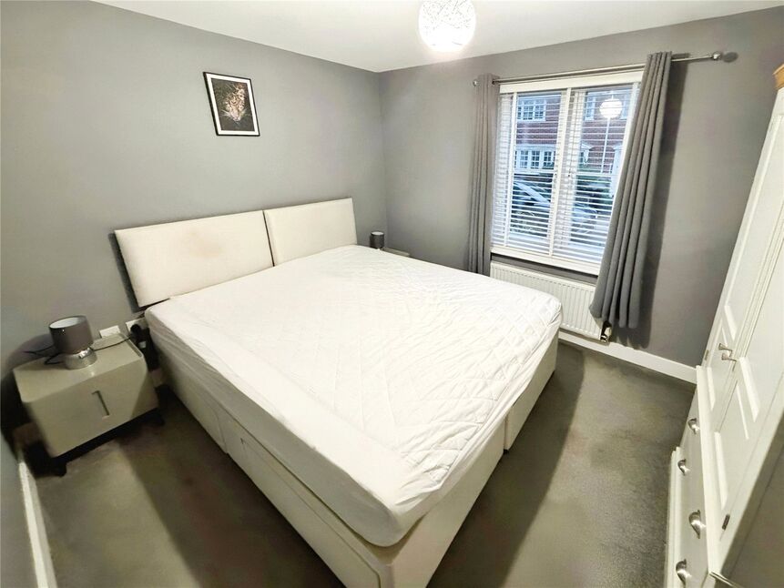 Bedroom / Study