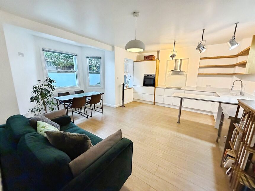 Main image of 2 bedroom  Flat to rent, Prince of Wales Terrace, Deal, Kent, CT14