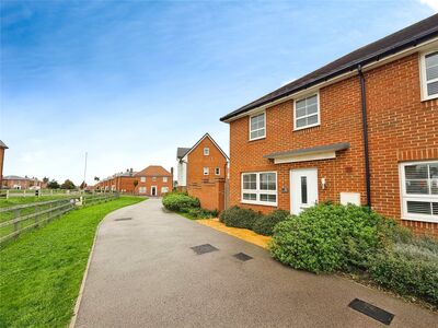 Whinchat Rise, 3 bedroom Semi Detached House to rent, £1,500 pcm