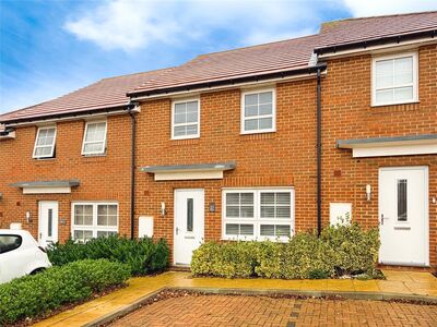 Stonechat Lane, 3 bedroom Mid Terrace House to rent, £1,500 pcm