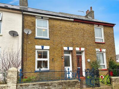 3 bedroom Mid Terrace House for sale