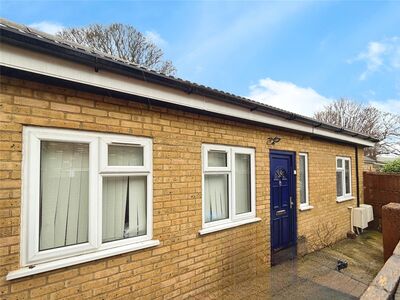 Coombe Valley Road, 2 bedroom Detached Bungalow for sale, &pound;160,000