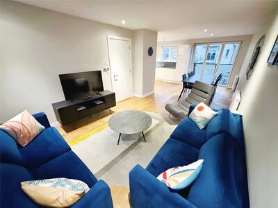 3 bedroom Mid Terrace House for sale